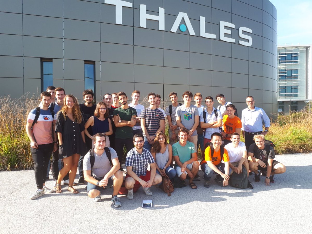 ENSEIRBMATMECA's tweet photo. Hier après-midi, des élèves-ingénieurs en 1ère année #informatique @ENSEIRBMATMECA ont visité le site de Mérignac de @thalesgroup. 
Merci à #Thales pour son accueil chaleureux 😄 ! cc @jinconstante https://t.co/PyUymbkWNv