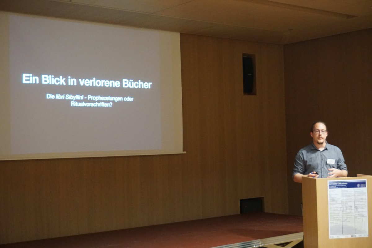 DD-Tweets tweet media