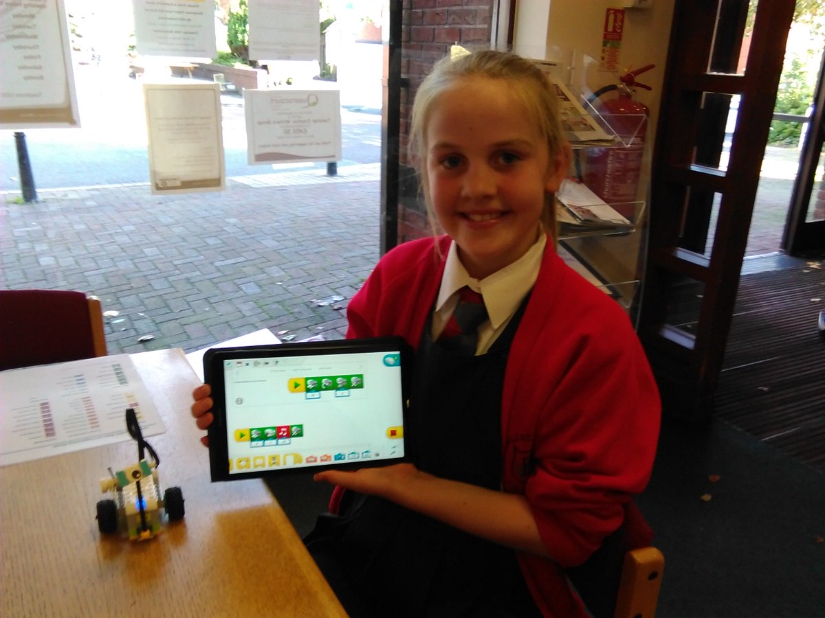LancsLibraries's tweet photo. Children and adults enjoyed learning to program a robot at the #Lego Robotics event at #Tarleton#Library Thanks for another brilliant session @LancsLearning #NWLearnFest #LearnInLibraries https://t.co/RcPa3wxl3U