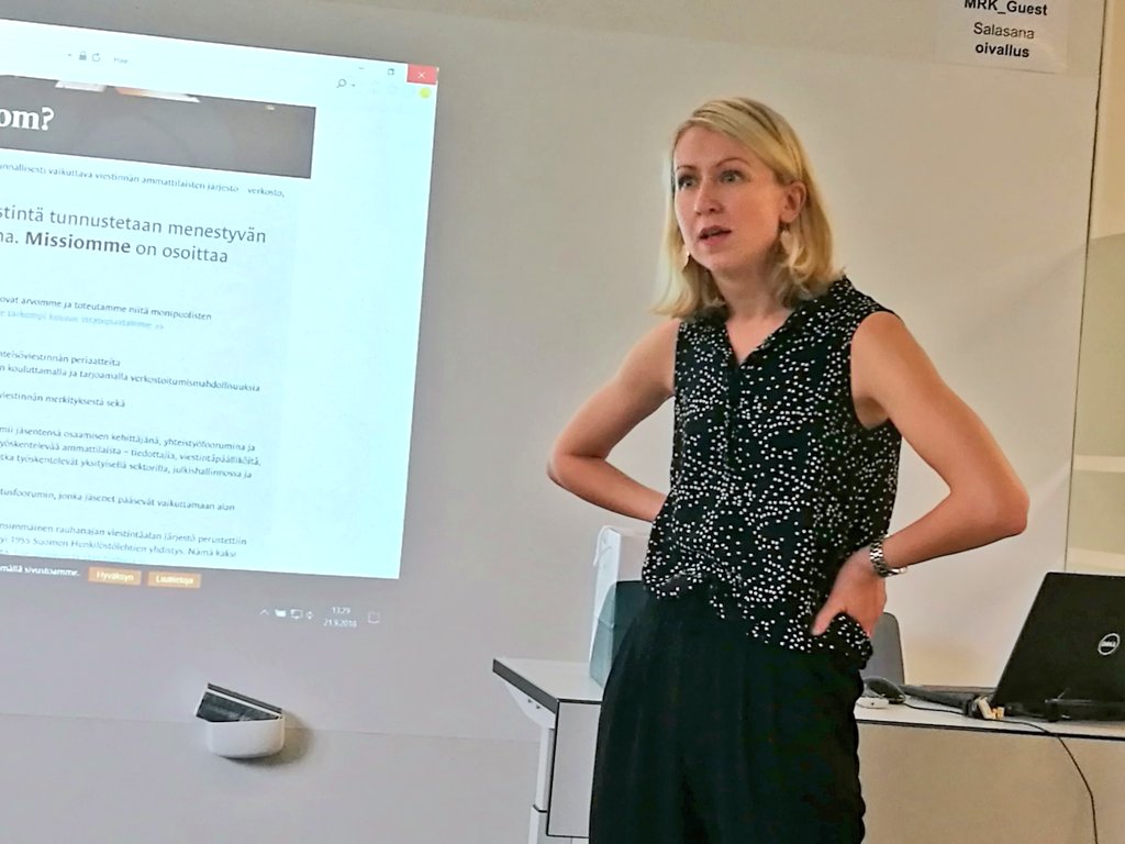 MinnaJR's tweet photo. Juhlapäivä! Tiedottajan tutkinnon valmistumistilaisuudessa mukana @jaanaraa @Markinst @ProComRy #viestintä #koulutus #markinst #tunnistettavamuutos https://t.co/53lVG6GtXn