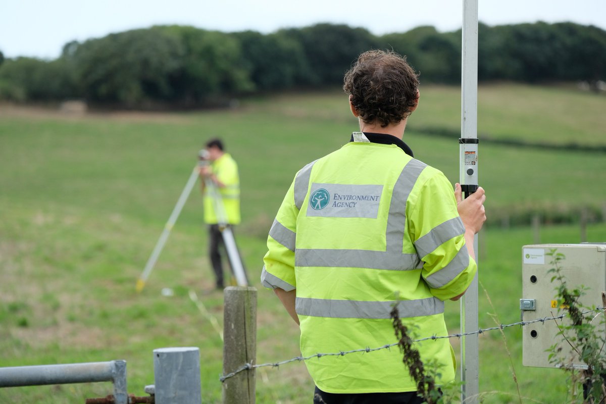 johnoflynnEA's tweet photo. #HampshireAssetTeam surveying crest levels on the top of Milford Dam on #DanesStream to check for settlement. The levels are ok 👍. This dam regulates flow to #MilfordonSea reducing flood risk to local homes and businesses.
#floodaware @newforestdc @hantsconnect @NewForestNPA https://t.co/cLJbX0VL74