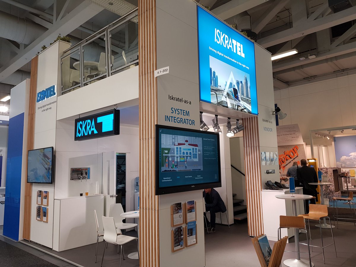Rail_Info_SLO's tweet photo. Razstavni prostori treh - od skupaj sedmih - slovenskih podjetij, ki letos razstavljajo na največjem železniškem sejmu, Innotrans 2018. @Iskratel, Tipro in Elpa. O slovenski udeležbi na sejmu med drugim pišemo v reviji, ki bo izšla prihodnji teden. #InnoTrans2018 #Innotrans18 https://t.co/KZW1obplVB