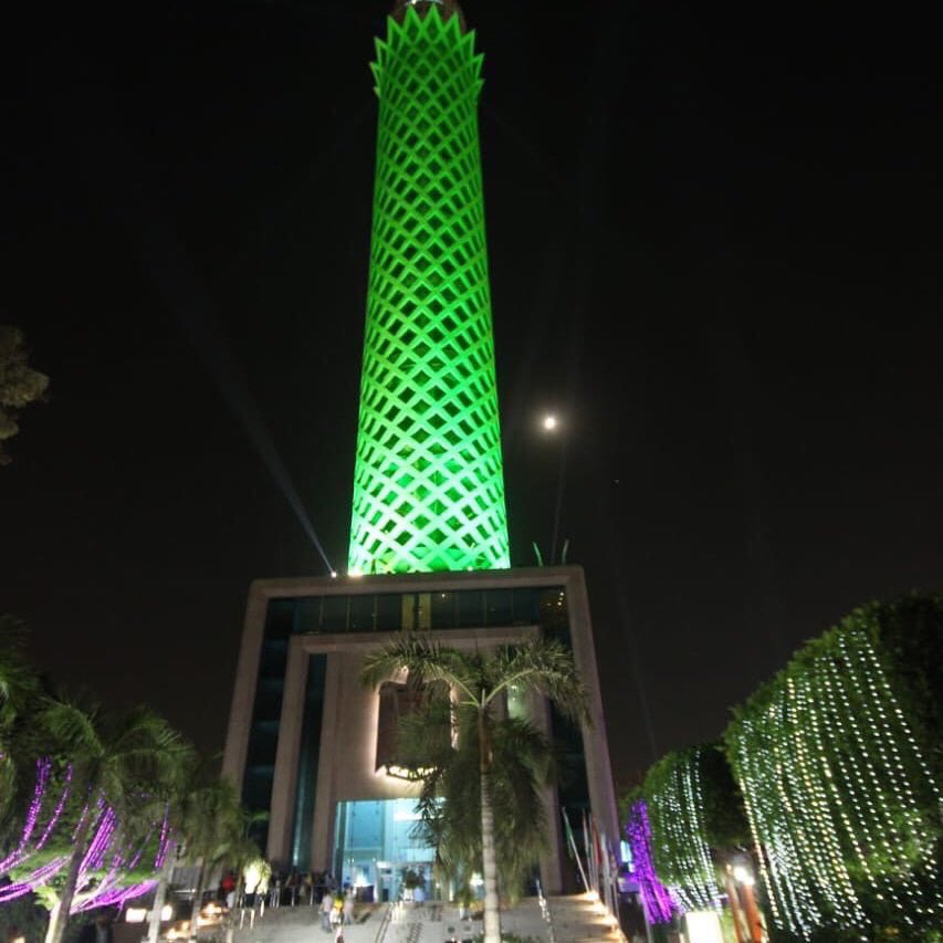 SaudiNews50's tweet photo. برج القاهرة يرتدي اللون الأخضر احتفالاً باليوم الوطني السعودي.
.
#السعودية #مصر #اليوم_الوطني88 
. https://t.co/DLBvWAPoMF