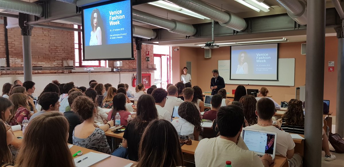ManagementUnive's tweet photo. Partecipazione attiva per le aziende del territorio, i nostri studenti coinvolti nella Venice Fashion Week #ExperiorProject @veneziadavivere https://t.co/Kg0biDar9Y