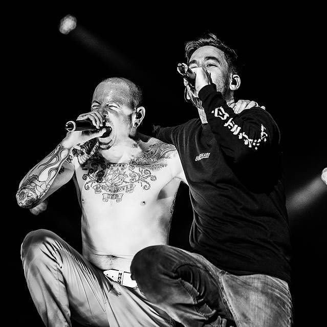 Lights4Chester's tweet photo. βΆοΈ SEPT 21ST βοΈ
πΆ LINKIN PARK WEEKLY MISSION πΆ
Which is your favorite @linkinpark song to sing? π€
Tell us below using #LightsForChester and tag your friends!
#LPfamily #MakeChesterProud #CelebrateLife #LinkinPark #LinkinLove #FuckDepression #WeAreLPU #WithYouLP https://t.co/m6TwDJK0fR