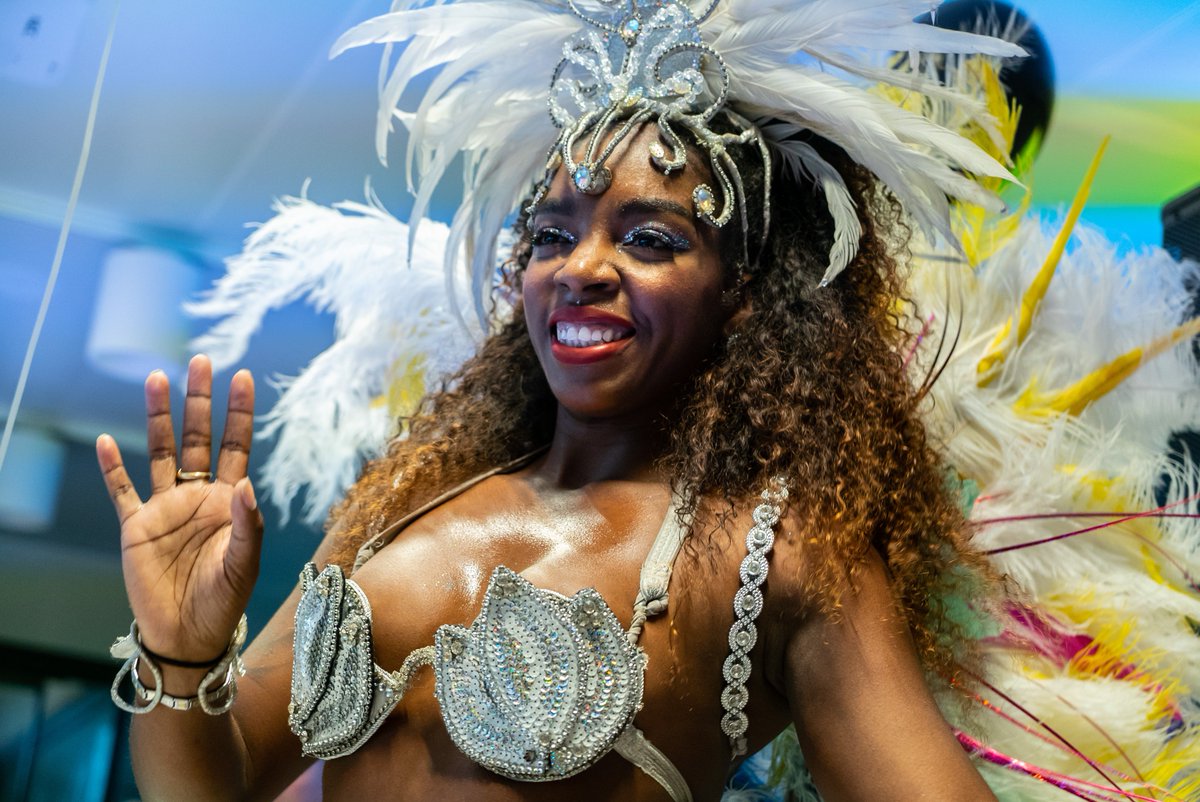 EvensesDe's tweet image. Für die wework Eröffnung in Amsterdam wurde eine Brass Band, ein beleuchteter Tanzboden und eine Burlesque Tänzerin bei #evenses gebucht. Die Fotos der Burlesque Tänzerin im Champagnerglas gibt's nächste Woche 😏

#weekend #openingparty #entertainment