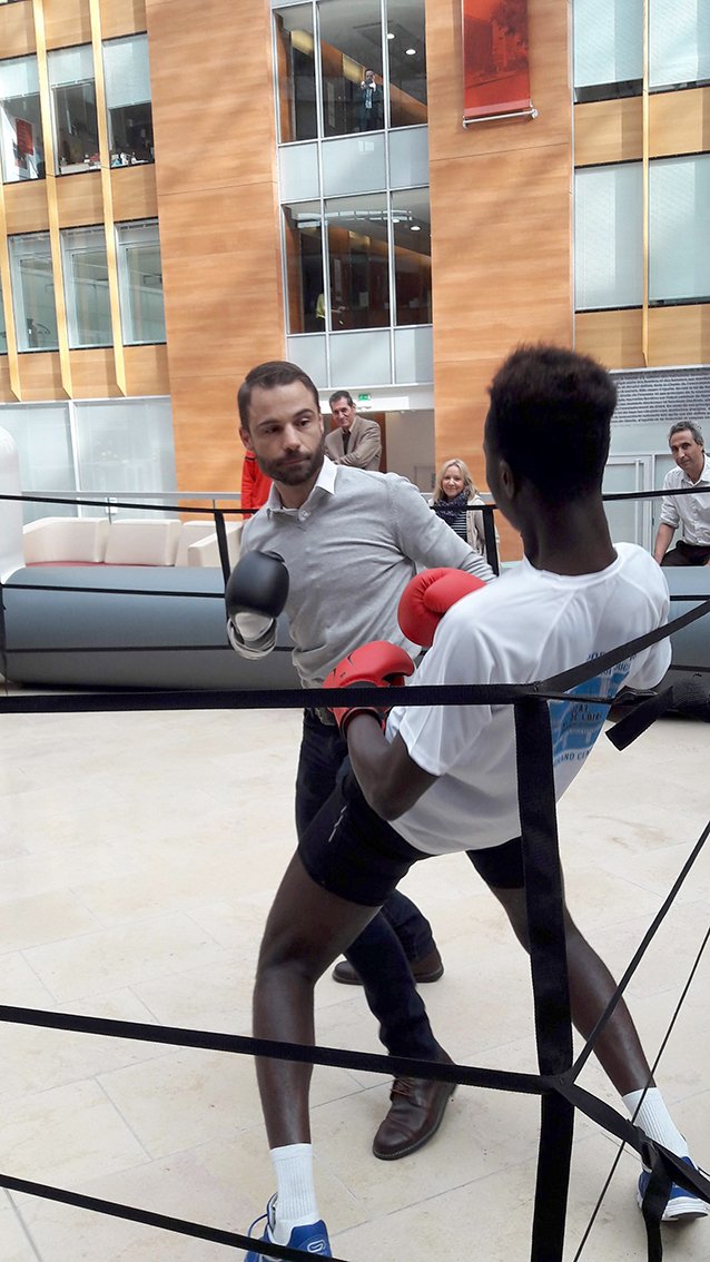 justice_gouv's tweet photo. Les jeunes pris en charge par la protection judiciaire de la jeunesse s'associent à @La_feteDuSport ! Au programme : #BoxeEducative, pratique qui nécessite des qualités techniques, tactiques et une vraie maîtrise de soi ! cc @FF_Boxe https://t.co/2letFuBdOM