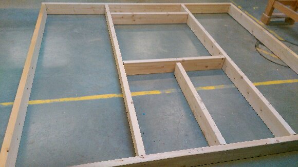 lycdoisneaustlo's tweet photo. Les élèves de Seconde et Terminale #CAPMenuiserie travaillent, conjointement et sous forme de tutorat, sur un projet de structure bois destiné au lycée @Curie_Corot https://t.co/ddcF7kk2bL