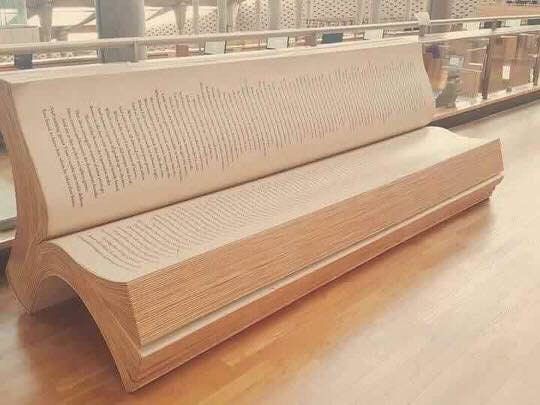 creapills's tweet photo. Un banc dans une librairie d'Alexandrie (Égypte) https://t.co/lP47CqBnCz