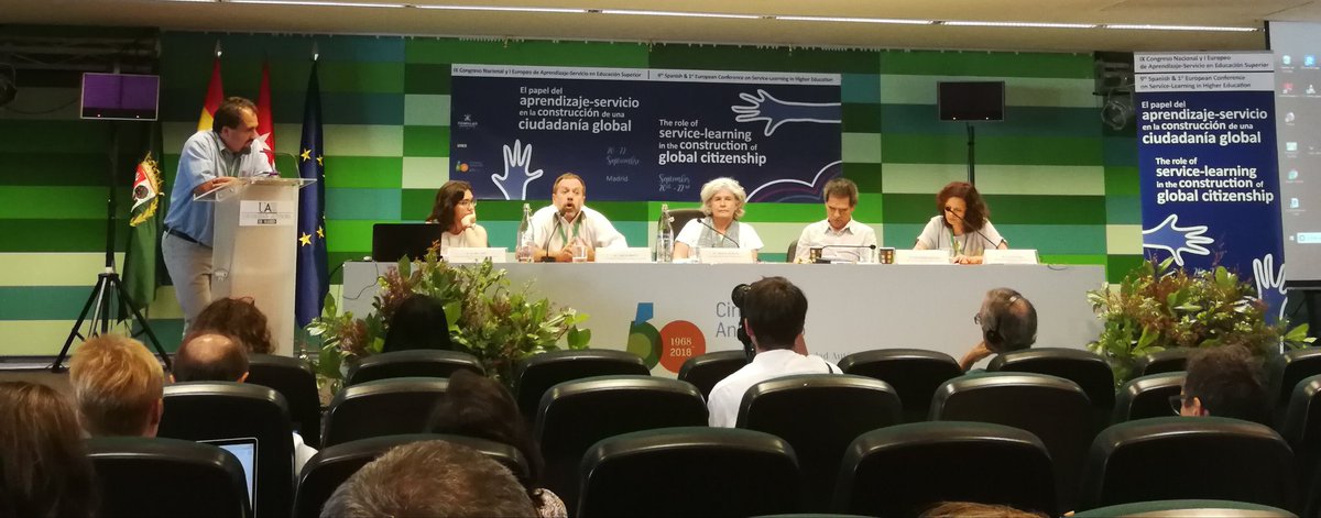 SilviaAyala78's tweet photo. Mesa redonda interesante: ¿como construir ciudadanía activa desde la universidad? hay q generar preguntas, consciencia y experiencias vitales a los estudiantes, sacarlos de su zona de confort @FAS_UAB #apsu9 https://t.co/CtwmlnfOB9