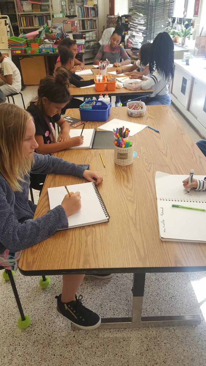 Slate16Slate's tweet photo. 5th graders exploring sketchbook journaling! #art #create #explore #connect @TallwoodElem https://t.co/wy41UrIDrS