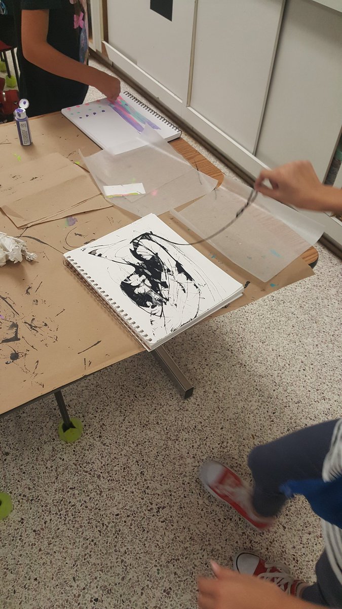 Slate16Slate's tweet photo. 5th graders exploring sketchbook journaling! #art #create #explore #connect @TallwoodElem https://t.co/wy41UrIDrS