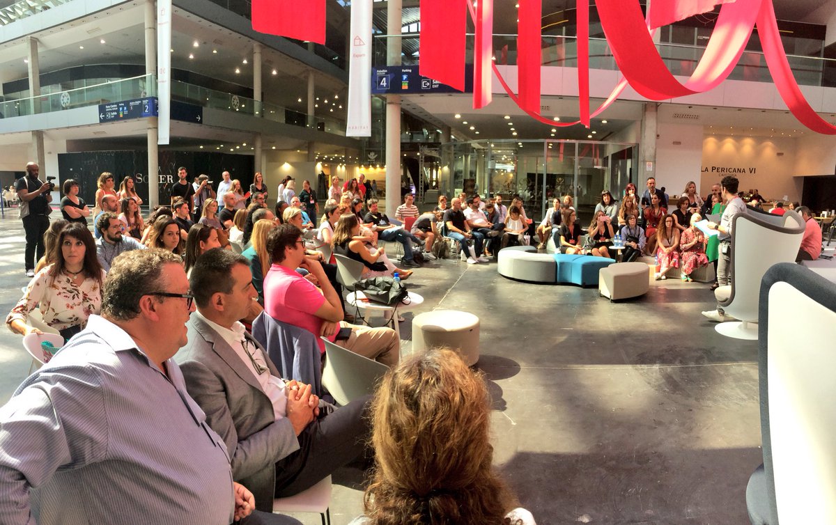 belta_frajumar's tweet image. Gran afluencia de profesionales del #interiorismo en estos momentos en el foro abierto de #InnoDesign #agoranude @habitatvalencia