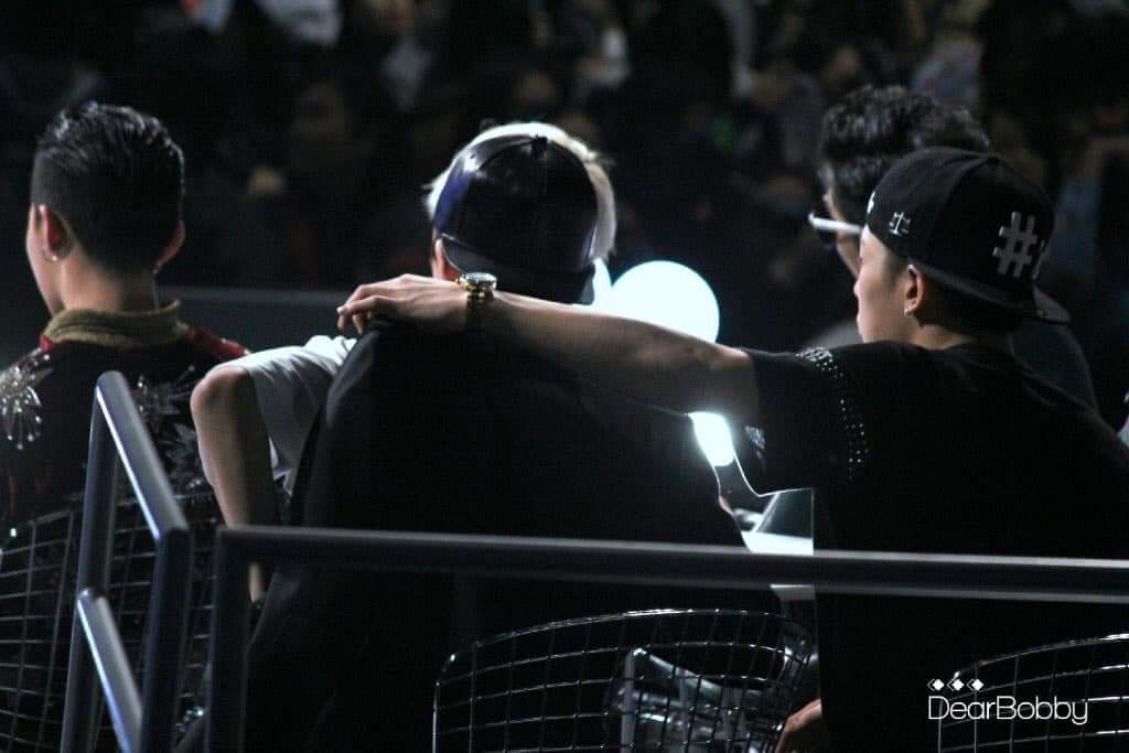 Knockout115's tweet photo. So soft 
🐣🐰
🍗🍻
#doubleb #iKON https://t.co/foEbfTbVPw