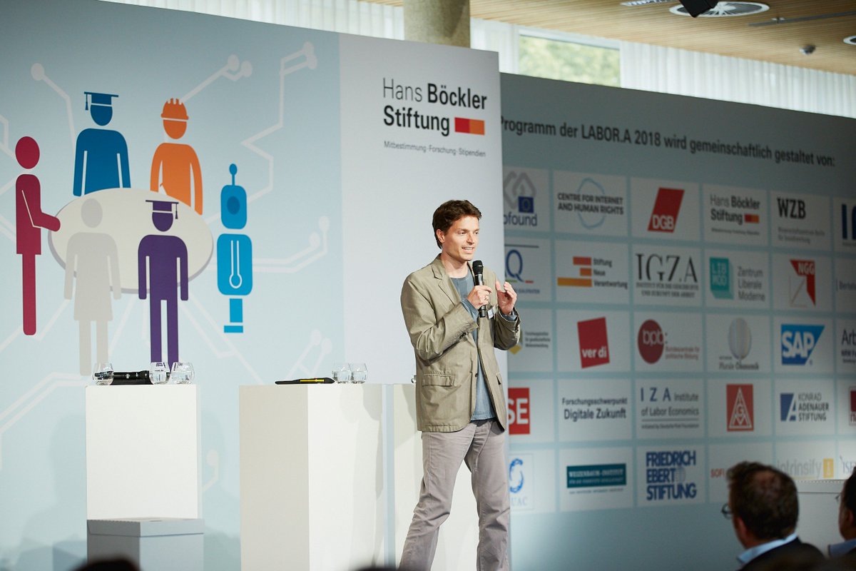 Arbeit_Zukunft's tweet photo. 2/2...Der Gewinner des Ideenpitches "Standards für eine Arbeitswelt im digitalen Wandel" ist Prof. Enzo Weber @iab_news, der auf der #labora18 seine Idee der "Digitalen Sozialen Sicherung" vorstellte. Mehr zur "DSS": https://t.co/jlpnf7FYoj https://t.co/AFqh3kFvmI