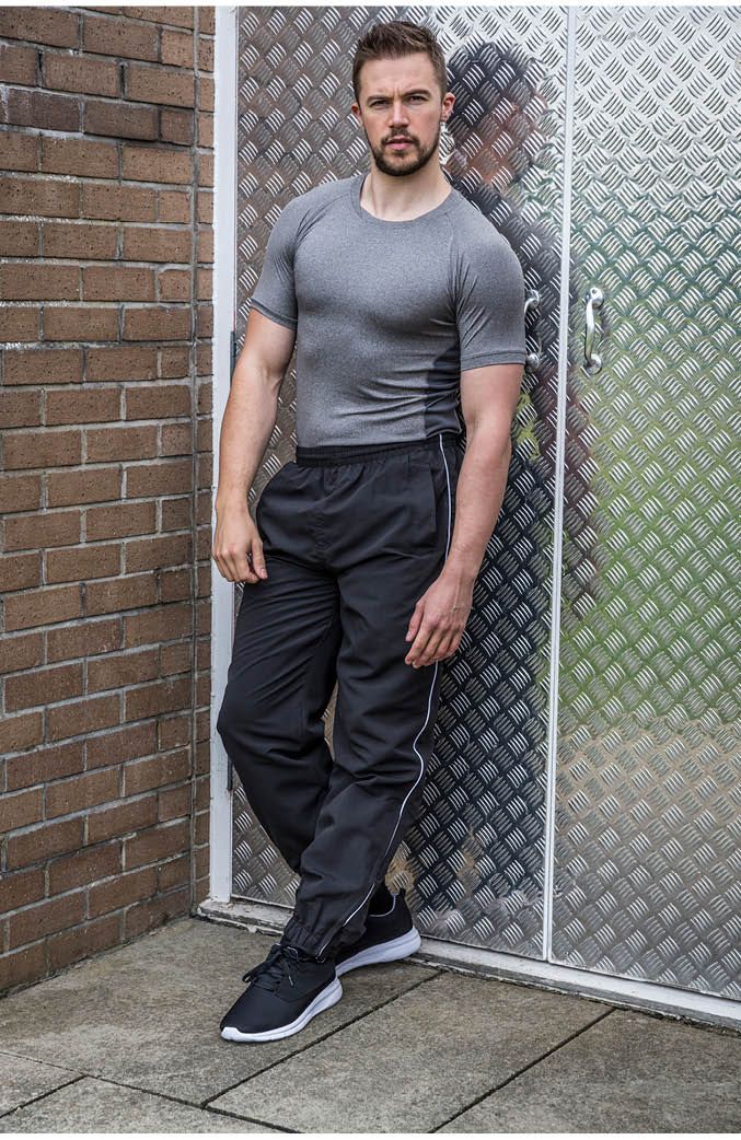 TomboClothing's tweet photo. <<REFLECT>> Maximum performance, maximum impact in the Tombo stand out reflective styles - Make sure you stand out in the Autumn weather with the effortlessly stylish activewear collection. Check it out today - https://t.co/2HC5KVSCEd https://t.co/nIug5zEzCx