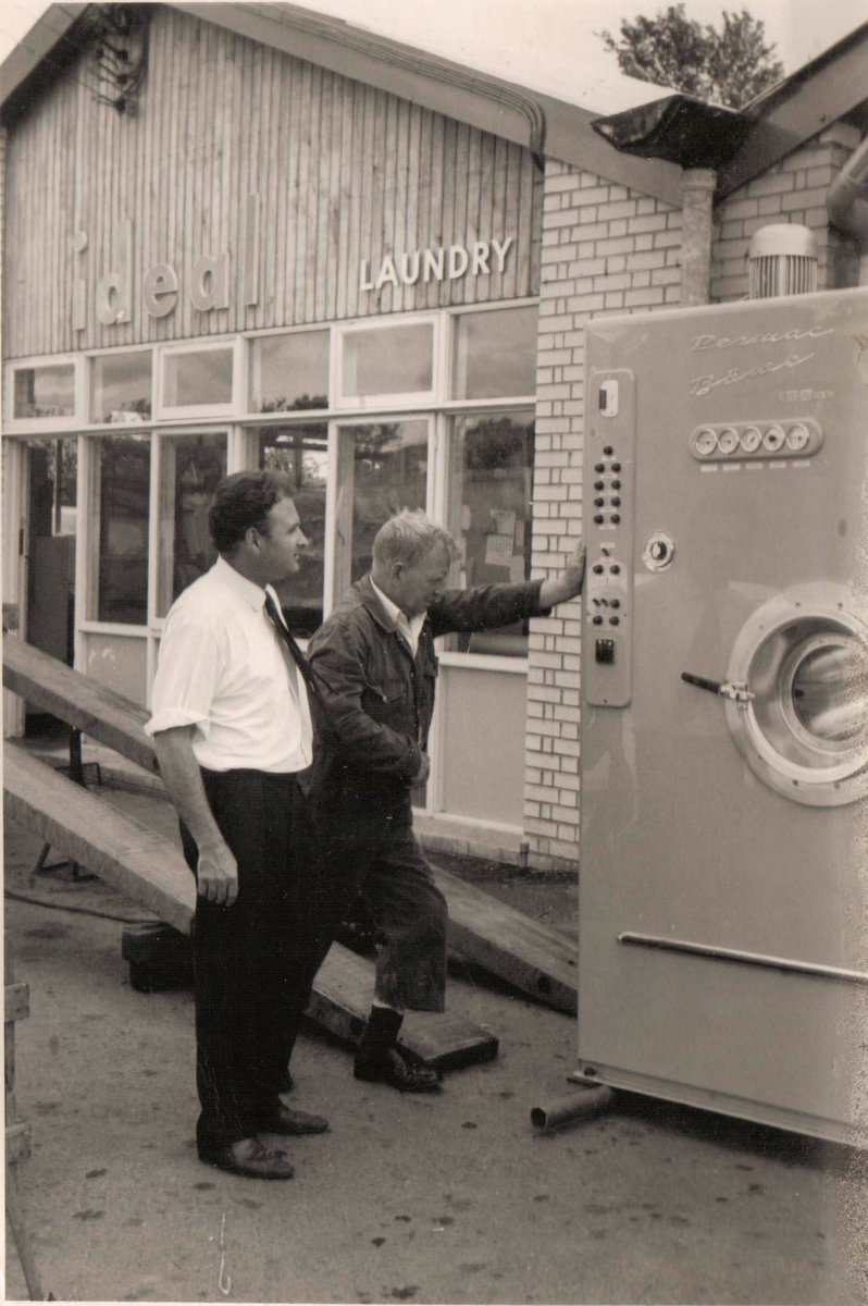 Ideal_Cleaners's tweet image. It's National Family Business Day! Five-generations of the Leat Family! But everyone who works here is part of the Ideal family too – and we couldn't do what we do without them! Thank you to you all 🤗

 #GBFAMILYBIZDAY #idealcleaners #fivegenerations #exmouth #exeter #family