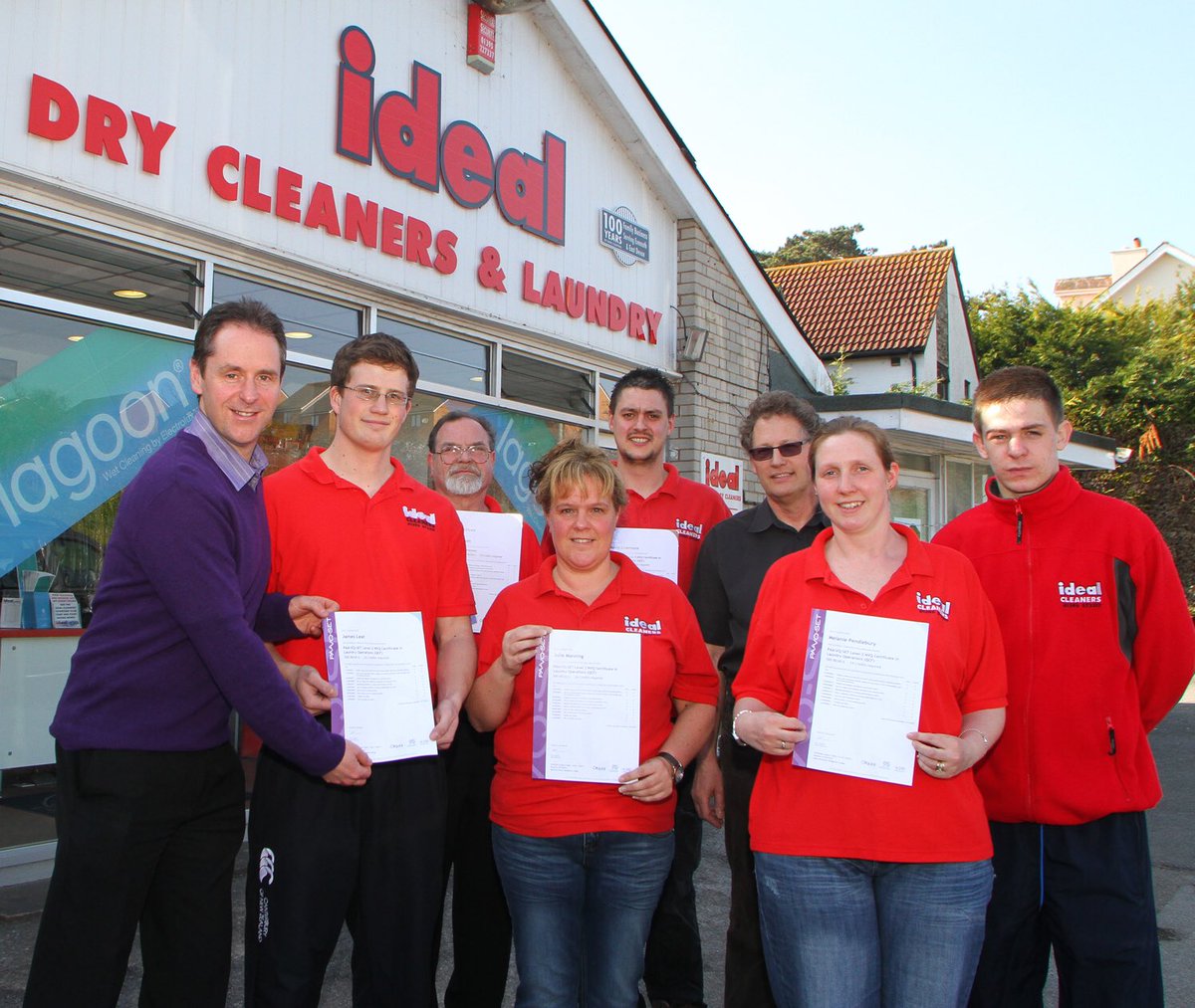 Ideal_Cleaners's tweet image. It's National Family Business Day! Five-generations of the Leat Family! But everyone who works here is part of the Ideal family too – and we couldn't do what we do without them! Thank you to you all 🤗

 #GBFAMILYBIZDAY #idealcleaners #fivegenerations #exmouth #exeter #family