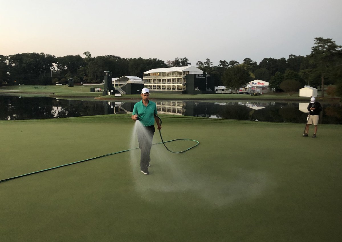 A Friday on morning on a scenic 11,000-square foot putting green. #ValueofVolunteering <a href="/eastlakegcagro/">East Lake Agronomy</a> <a href="/Solutions4Turf/">AQUA-AID Solutions</a>