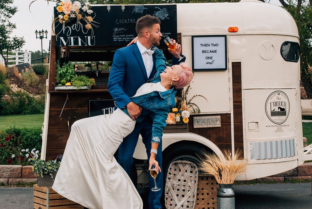 The weekend is here! Cheers to everyone who is getting their forever!🥂

Explore more of Alysha Lee's amazing work at buff.ly/2O05Tyj