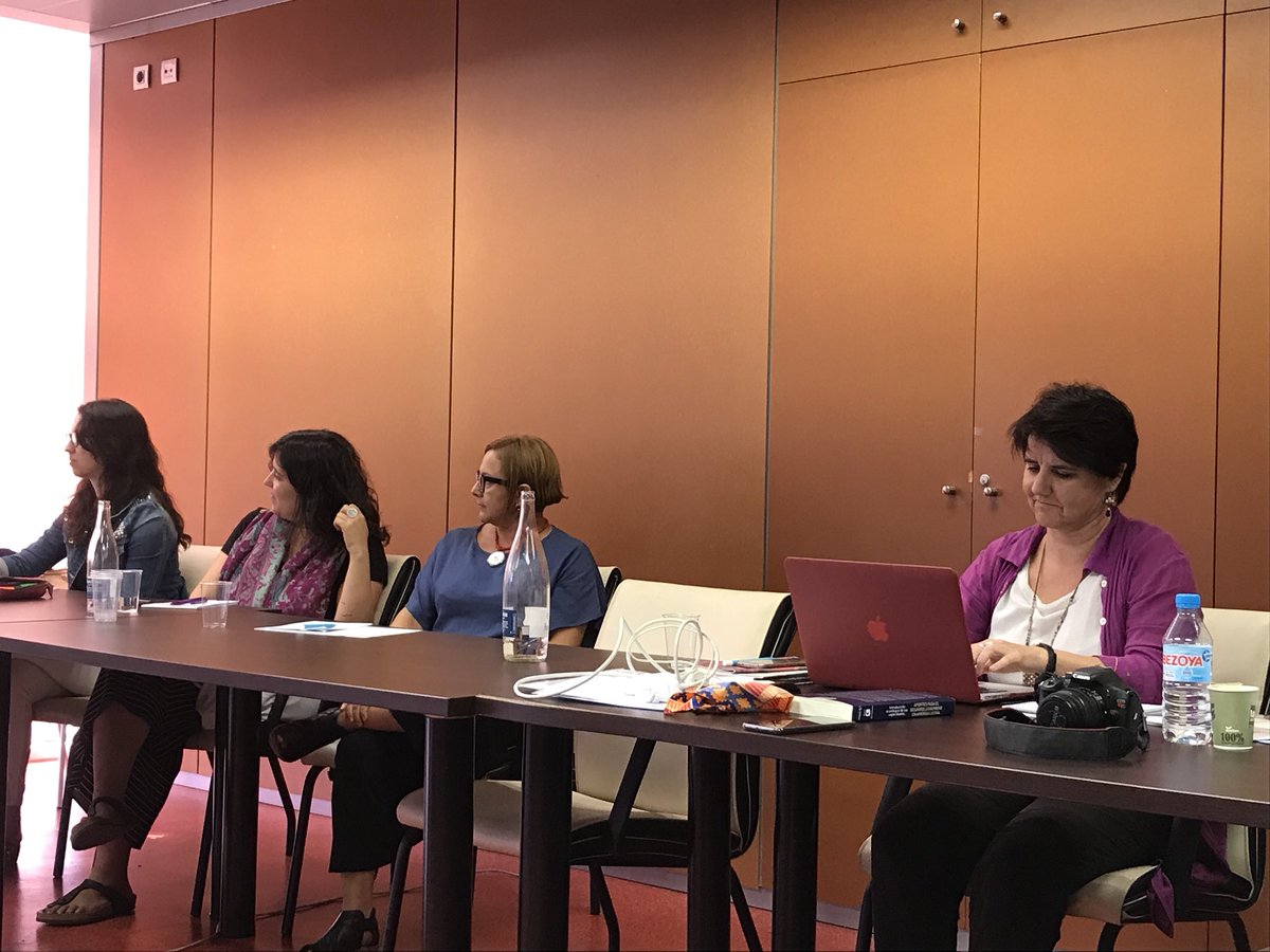CMonge_CR's tweet photo. Gracias a @SandraBoni4 y a @ecastrom1 por su visión de construir esta red iberoamericana, como un espacio para estudiar y visibilizar el resultado y el potencial de la universidad pública en su interrelacion con la comunidad, centrado en las acciones en su bienestar #Multibien https://t.co/ISEgFTlovC