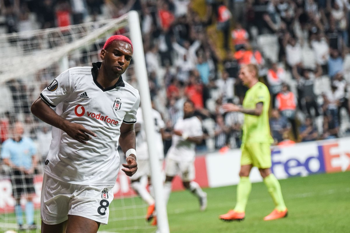 EuropaLeague's tweet photo. ⚽️ 51' Ryan Babel 
⚽️ 69' Enzo Roco
⚽️ 82' Jeremain Lens 

⚫️ Beşiktaş 💪

#UEL https://t.co/OrzLog8QBz