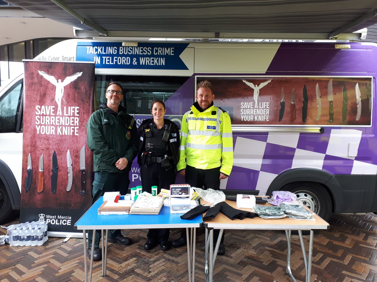 LawleyCops's tweet photo. Working in partnership again with @wmas and @TelfordWrekin  for #OpSceptre.
#savealifesurrenderaknife https://t.co/p9WxkGXoeC