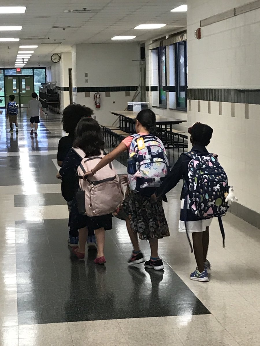 All aboard the 1st grade train to class! #musicmorningduty <a href="/SeldensLanding/">seldens.landing.es</a>