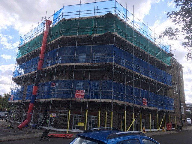 RealmScaffold's tweet photo. Proud of this one! Good work boys! Finished before deadline! #windowpainting  #newroof &amp; #decoration  @betterleisure HQ in #Woolwich #scaffolding #WathamAbbey #London #exteriorpainting https://t.co/RNQ9km7SZf