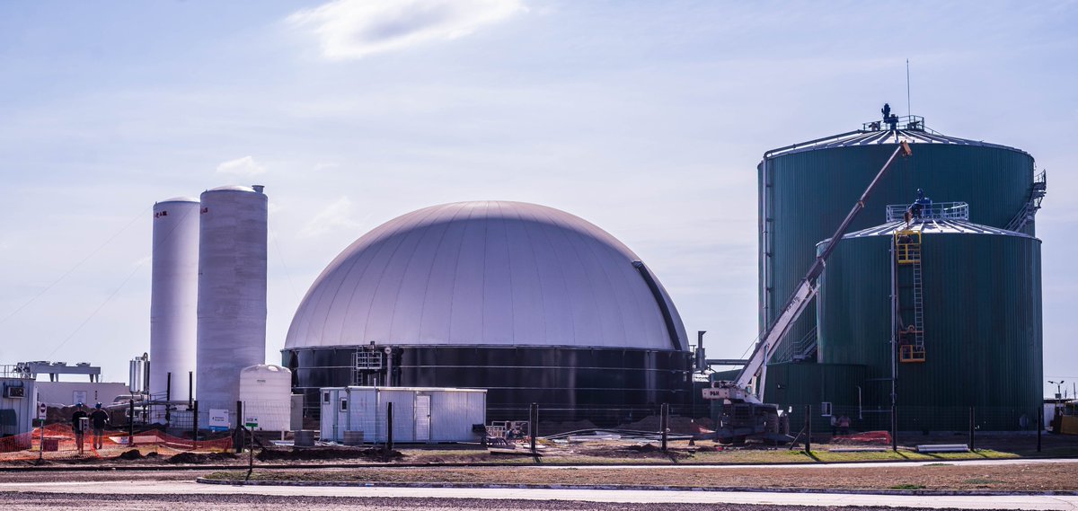 Argentina Renovable (@renovables_ar) on Twitter photo Hoy a partir de las 00 hs comenzaron a generar energía renovable los proyectos que visitó el Presidente <a href="/mauriciomacri/">Mauricio Macri</a> la semana pasada: El Parque Eólico Achiras y la CT Biogás Río Cuarto II de la Ronda 1 del #RenovAr. #EnergíaDelViento #EnergíaDeLaTierra #Bioenergías Hoy a partir de las 00 hs comenzaron a generar energía renovable los proyectos que visitó el Presidente <a href="/mauriciomacri/">Mauricio Macri</a> la semana pasada: El Parque Eólico Achiras y la CT Biogás Río Cuarto II de la Ronda 1 del #RenovAr. #EnergíaDelViento #EnergíaDeLaTierra #Bioenergías