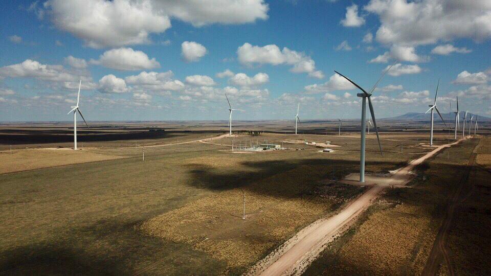 Renovables_Ar's tweet photo. Hoy a partir de las 00 hs comenzaron a generar energía renovable los  proyectos que visitó el Presidente @mauriciomacri la semana pasada: El Parque Eólico Achiras y la CT Biogás Río Cuarto II de la Ronda 1 del #RenovAr. #EnergíaDelViento #EnergíaDeLaTierra #Bioenergías https://t.co/43Ics218ur