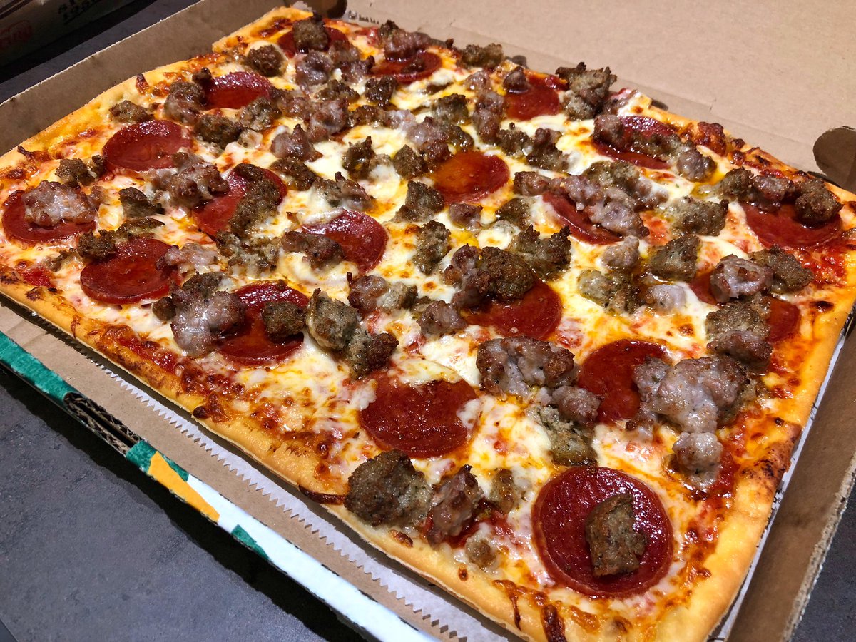 LedoPizza's tweet image. ❗️#FridayFeeling GIVEAWAY❗️
WE ARE GIVING AWAY (4) $25 #LEDOPIZZA GIFT CARD! 
RETWEET AND FOLLOW TO BE ENTERED TO WIN! 
Four winners picked randomly at 10pm on 9/21/18.