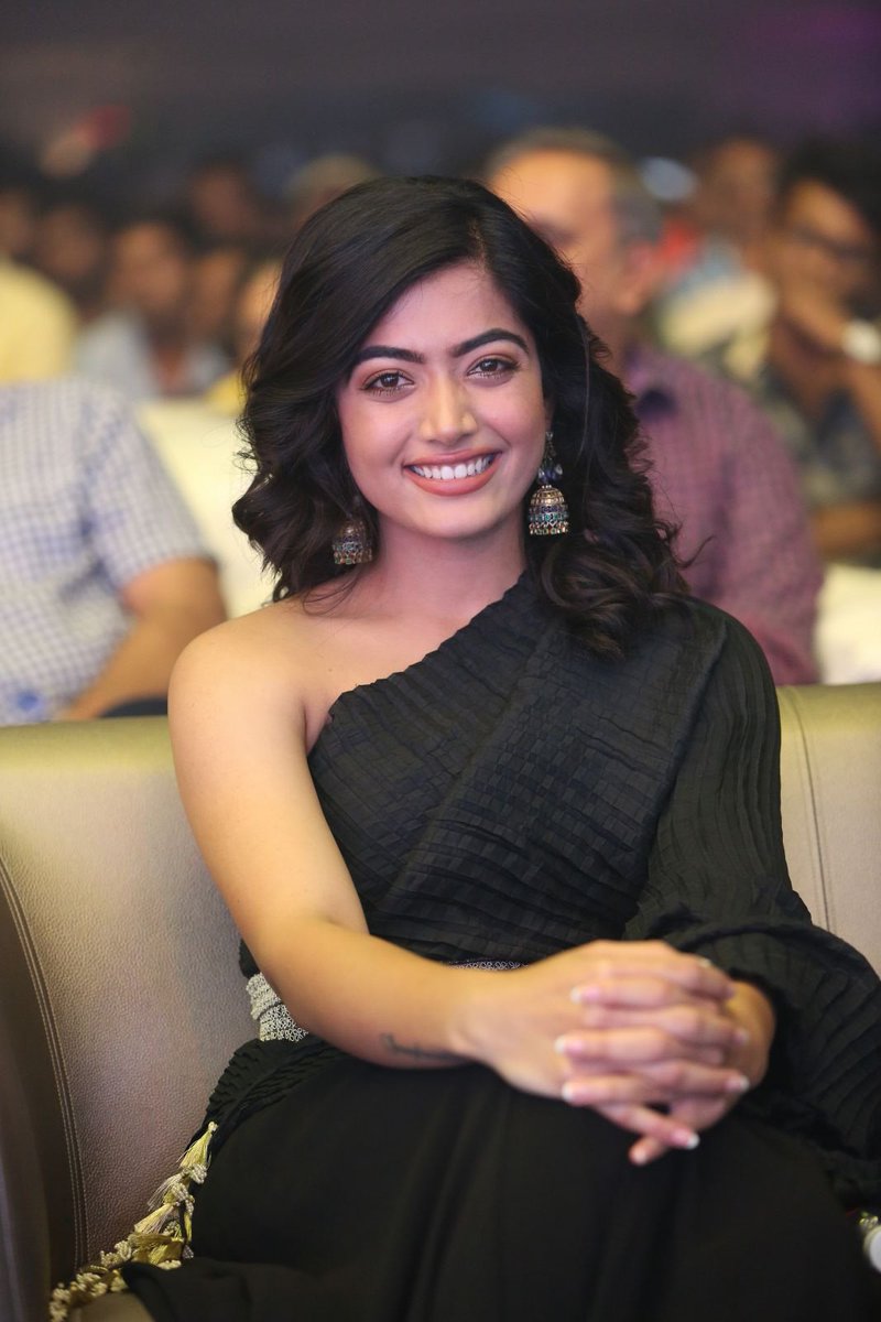 likensharemedia's tweet photo. Latest pictures of @iamRashmika from #DevaDasAudioLaunch - https://t.co/DpyJ43GX6g 

#RashmikaMandanna https://t.co/fcULnR0x67