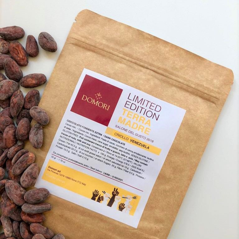 Al Cacao Camp by Domori a #terramadre2018 grazie alle macchine Multiprocess di Tecno3 ogni giorno sono prodotte in diretta tavolette "Domori per Terra Madre" il cui ricavato è interamente devoluto alla campagna #FoodForChange di Slow Food. Aiutaci a sostenerla anche tu!