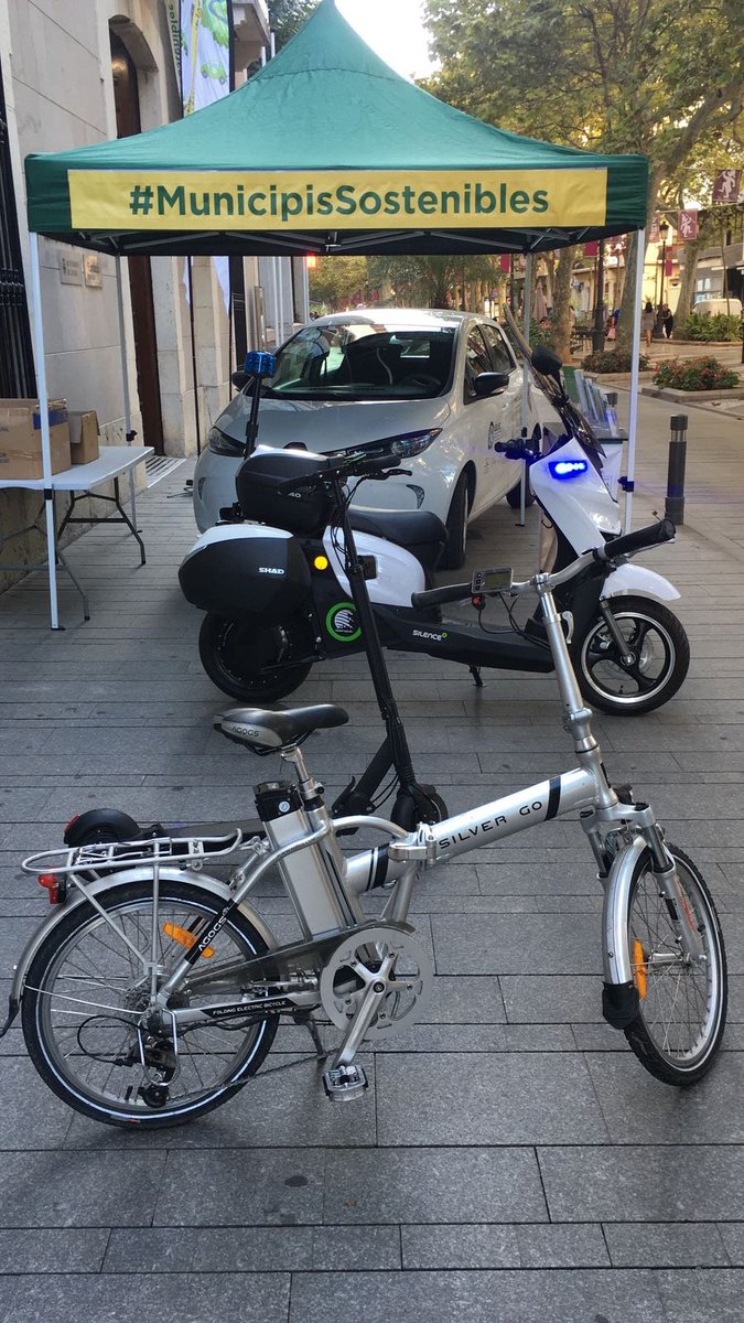 CMup2city's tweet photo. Último día de las Jornadas de la Diputación de Valencia de movilidad eléctrica y sostenible, esta vez en #Gandía. Cualquier ayuntamiento pequeño-mediano o grande, puede fomentar la movilidad urbana sostenible en su población. #Up2City ofrece medios y tecnología para ello. https://t.co/BoLkBo0vs2