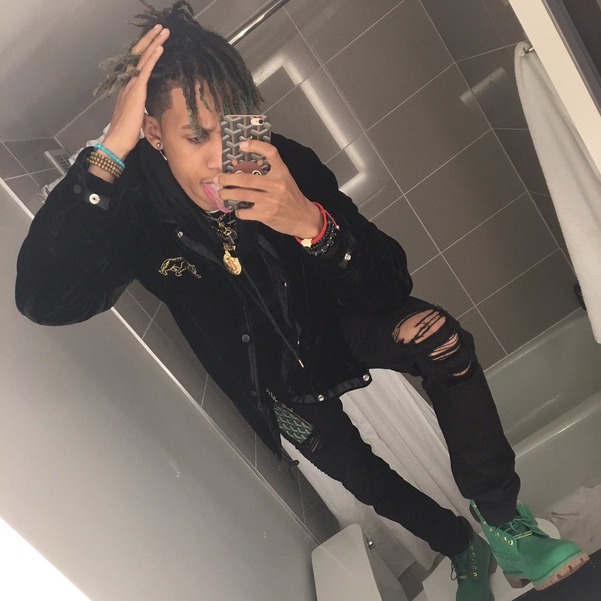 ayo_ogloo's tweet photo. Bad hair day https://t.co/PRsXWgxJUb