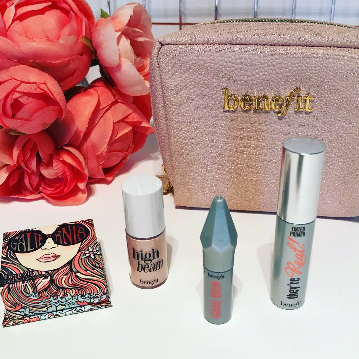 wotawomandiary's tweet photo. Benefit minis are a great way to sample products as well as pack light for that weekend away

Benefit - https://t.co/Cfzoj1VzOp  

#Benefit #BenefitUK #MakeUp #MakeUpMinis #Weekend #Beauty   #BeautyBlogger #UKBlogger #BeneBabe  #SundayMyPrinceWillCome https://t.co/uaZe4kwgPc