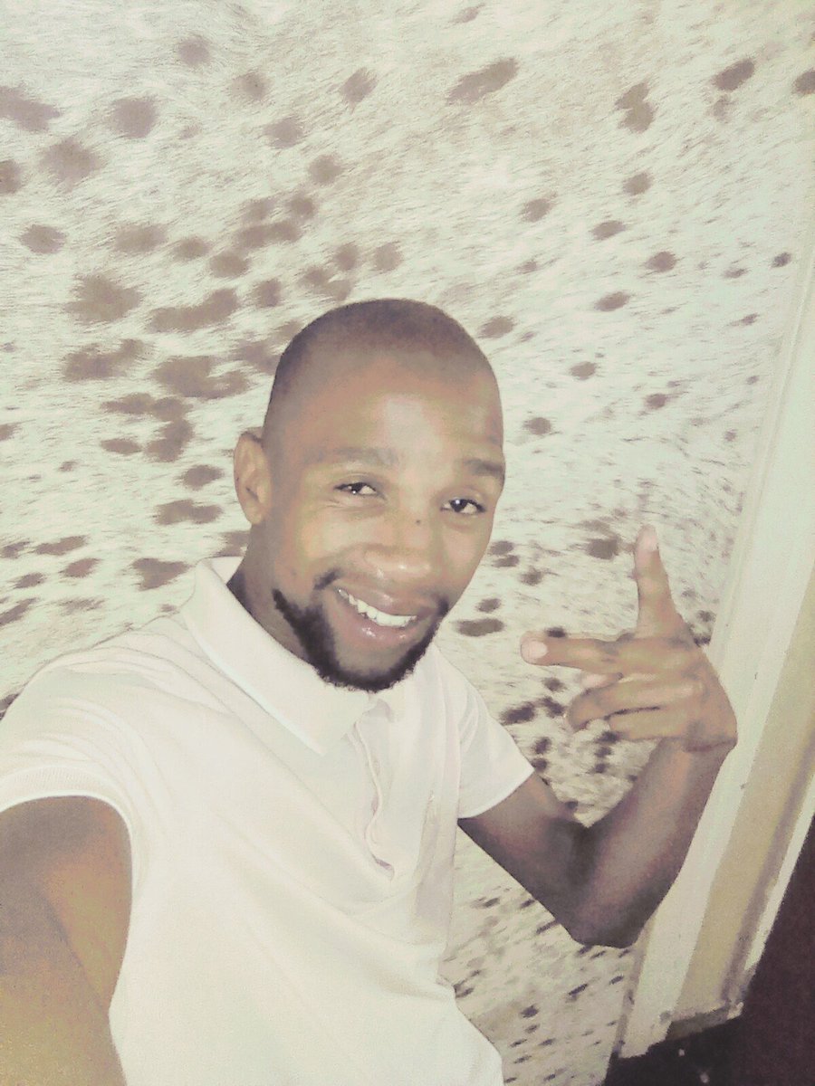 zwih's tweet photo. Aweh aweh #SelfieFridayWithBryan https://t.co/4zJ7OoNwfl