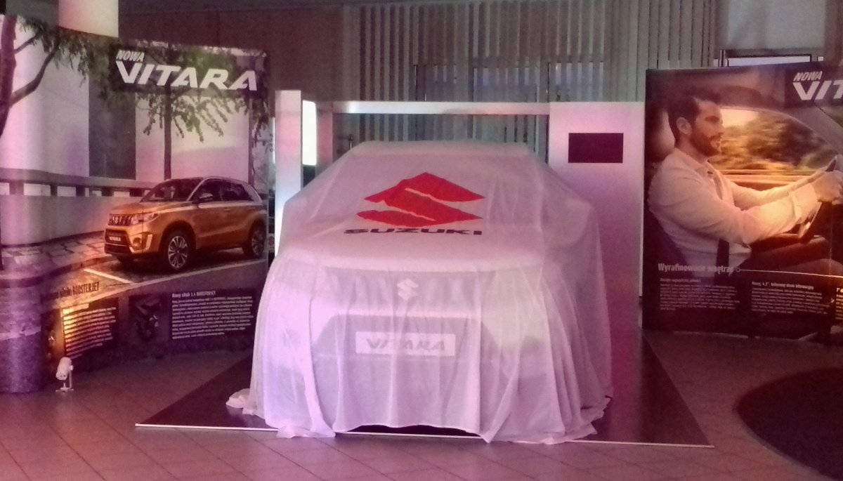 auto_complex's tweet image. 😁 Wczorajszy pokaz Roadshow Suzuki był wspaniały! Dziennikarz motoryzacyjny - Rafał Jemielita, przedstawił historię Vitary, która trafiła do produkcji w 1988 roku i obchodzi 30 jubileusz debiutu rynkowego. 👍
#Vitara #NowaVitara #Roadshow #AutoComplex #NowySącz #Tarnów #NowyTarg