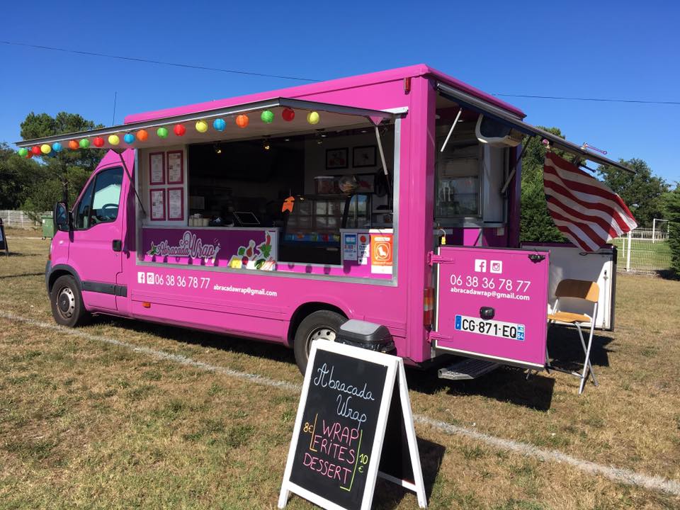 BxFoodTruckFest's tweet photo. J-7 // #Abracadawrap nous rejoint à l'Hippodrome de #Bordeaux dans une semaine et vous proposera pour l'occasion ses fameux #wraps bien gourmands 😋À bientôt 😎
#BDXFTF #FoodTruck #Event #Summer https://t.co/3H5wwUoJRL