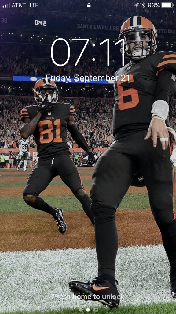 EThomp21's tweet photo. walking to work with a little swagger this morning.. that boy Baker made a fan out of me last night. kid has IT. #Browns #WeActuallyWon https://t.co/akEFwXb8t0