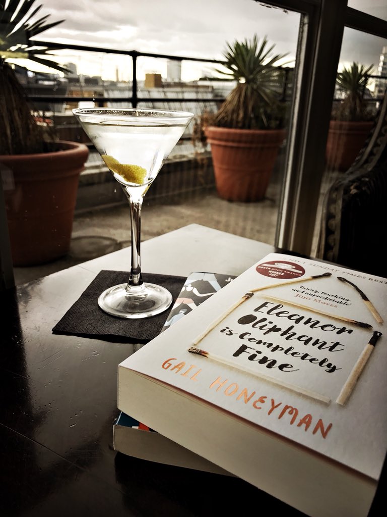ScottGerace's tweet image. Bookstore with a view...and cocktails? Sold! @waterstones @5thViewLondon