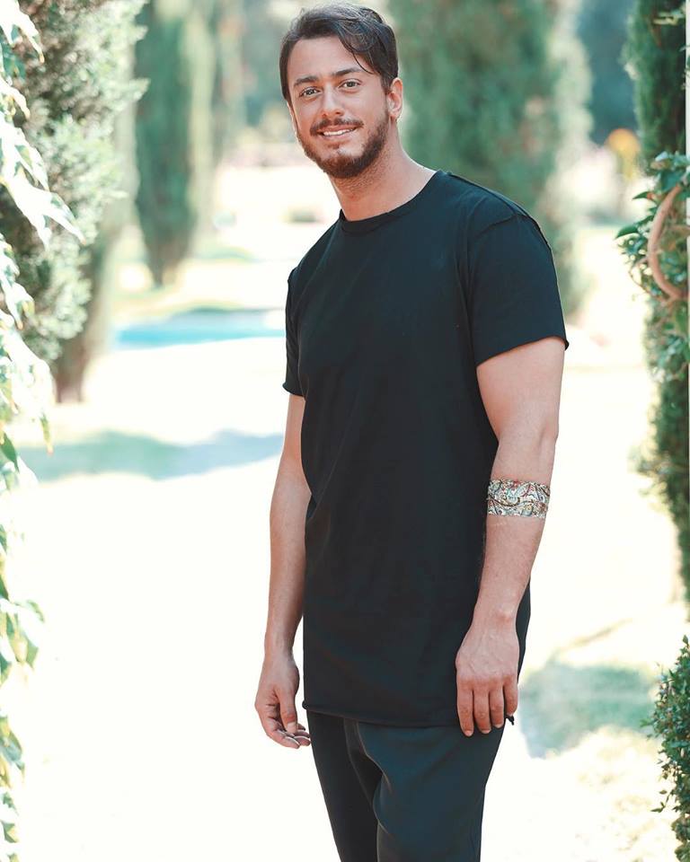 SarayAbdel's tweet photo. لن نيأس و ان عظمت امنياتنا فهي تصغرامام الدعاء و قال ربكم ادعوني استجب لكم🤲#we_are_SaadLamjarred ✊
#Saadlamjarred1 #Saadlamjarred #كلنا_سعد_المجرد https://t.co/YiyVpYGVs2