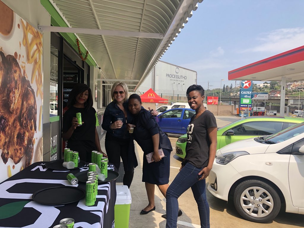 goandfunsa's tweet photo. It’s got an #AmazinglyGoodTaste and #EveryoneLikesIt. At Redhill Freshstop, it was #FridayFeeIing all the way. May the #energy be with you! https://t.co/kHjPDHNYvk