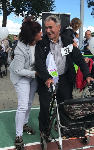 Tzorgthuiszorg's tweet photo. Onze kanjers zijn klaar voor de start van de #rollatorloop. Veel succes! @MboBreda #verwenzorgweek https://t.co/hiv3bzheD5