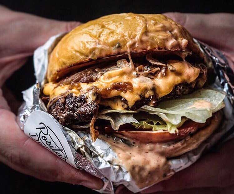 If you're around Hackney Wick this weekend (and, frankly even if you're actually the other side of town) this burger popup should be on your hit list hot-dinners.com/201809217676/G…
