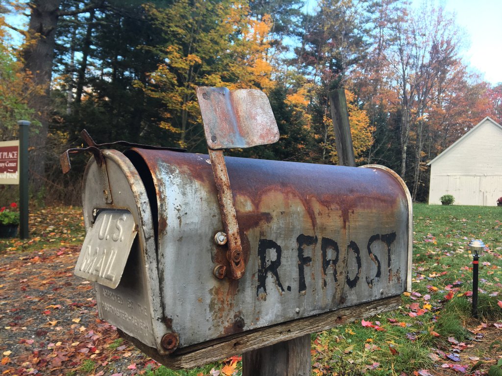 Got mail? Got fall? We do. 📫 🍂
.
.
.
#thefrostplace #robertfrost #robertfrostsmailbox #frostmailbox #gotmail #fall #foliage #fallfoliage #newhampshire #nh #visitnh #fallcolor #leaves #newengland #naturalnewengland #visitnewengland #gonewengland #september #changingleaves