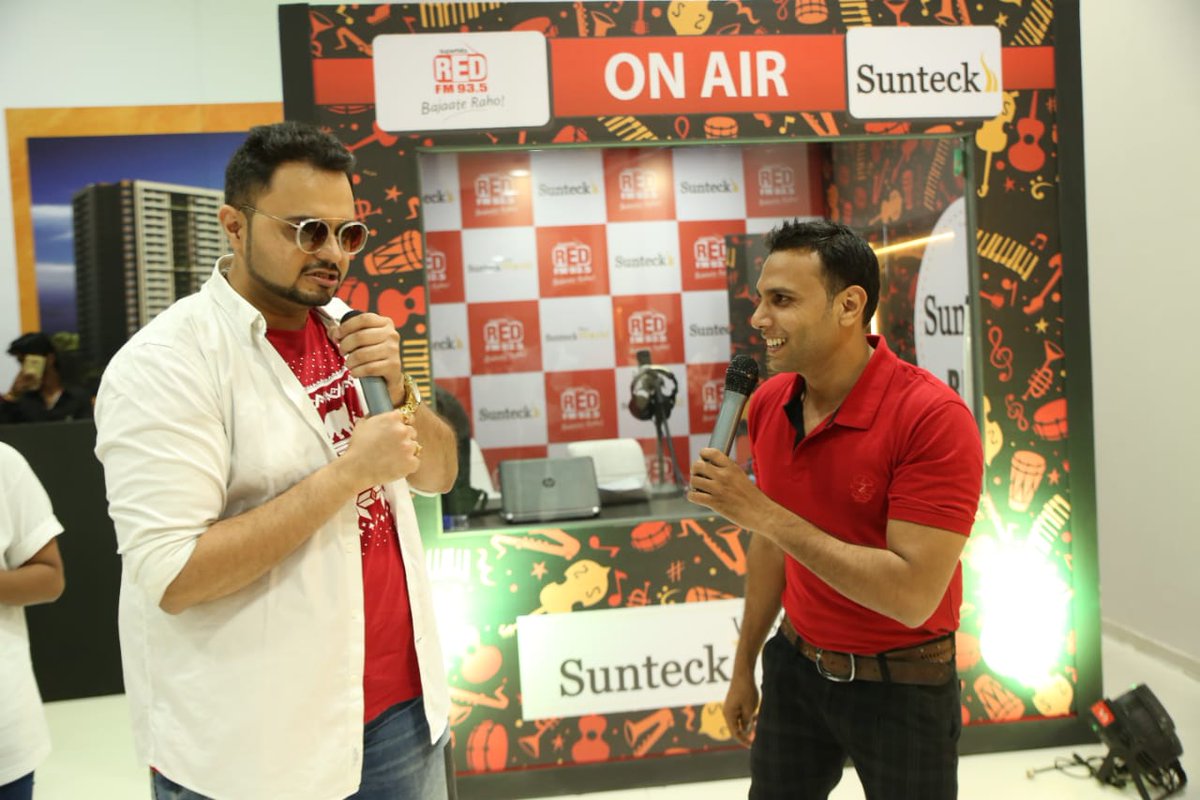SunteckW's tweet photo. #RjRishiKapoorAtSunteck

Come and meet RJ Rishi Kapoor at Sunteck Westworld, Naigaon right now untill 9 pm today. You can also catch him Live on RedFM 93.5 where infinite experiences awaits you all.

#Sunteck #SunteckIndia #RedFm #RjRishiKapoor #RedFm #RedFM93.5 #BajateyRaho https://t.co/A0NXoit51i