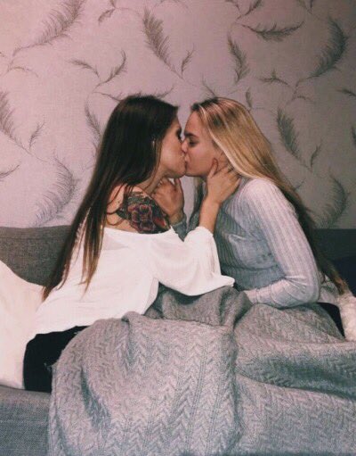 Watch girls on girls's leaked NSFW photo on TwXstars