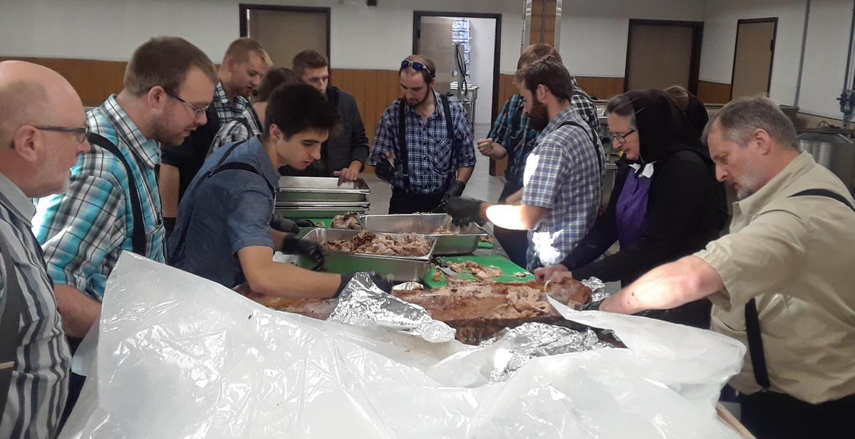 hutteritesorg's tweet image. To help celebrate Milltown Colony’s 100 year centennial, Norquay men are seen prepping and serving a smoked whole-hog for the occasion. The meat turned out perfectly, and the celebration a success. #hutterite #hutterites #hutterianbrethren #celebration #wholehog
